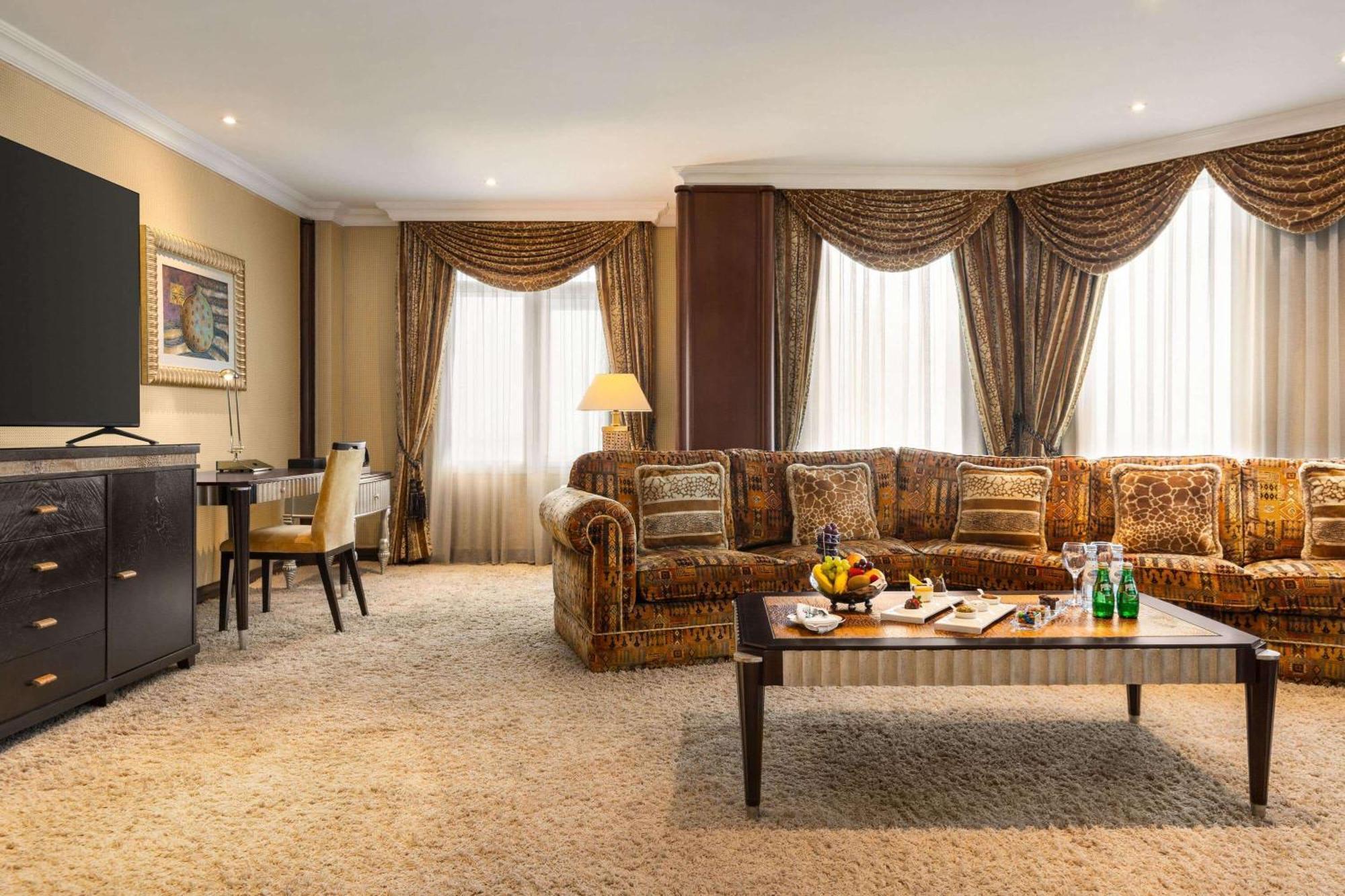 Grand Regency Doha, Trademark Collection By Wyndham Exterior photo Suite at the hotel